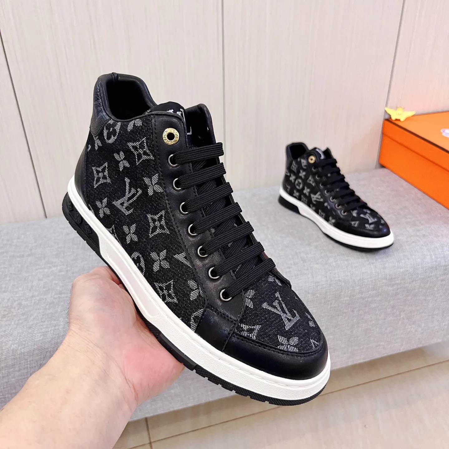🚘🚘Factory batch 440💰👍[LV]🔥🔝Louis Vuitton, high-end men's shoe brand, official website 1:1 latest masterpiece: the upper is made of Italian official website original special technical cloth fabric 🔥Original comfortable and breathable lining ➕Original designated non-slip outsole 🔥Make walking more convenient and comfortable! An exclusive new model, a stunning work, a beautiful 1:1 replica [color] compared to the official quality! Create a fashionable personality to set off your uniqueness! A must-have for trendy men! 🔥, sizes: 38-44. color:.    2⃣️colors available🔥